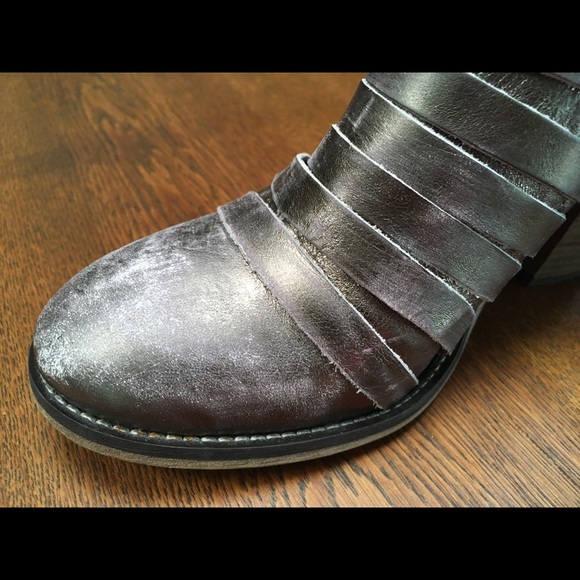 FREE PEOPLE leather ankle boot Euro 37 US 7. In a bronze brushed wornlook design - Picture 9 of 9